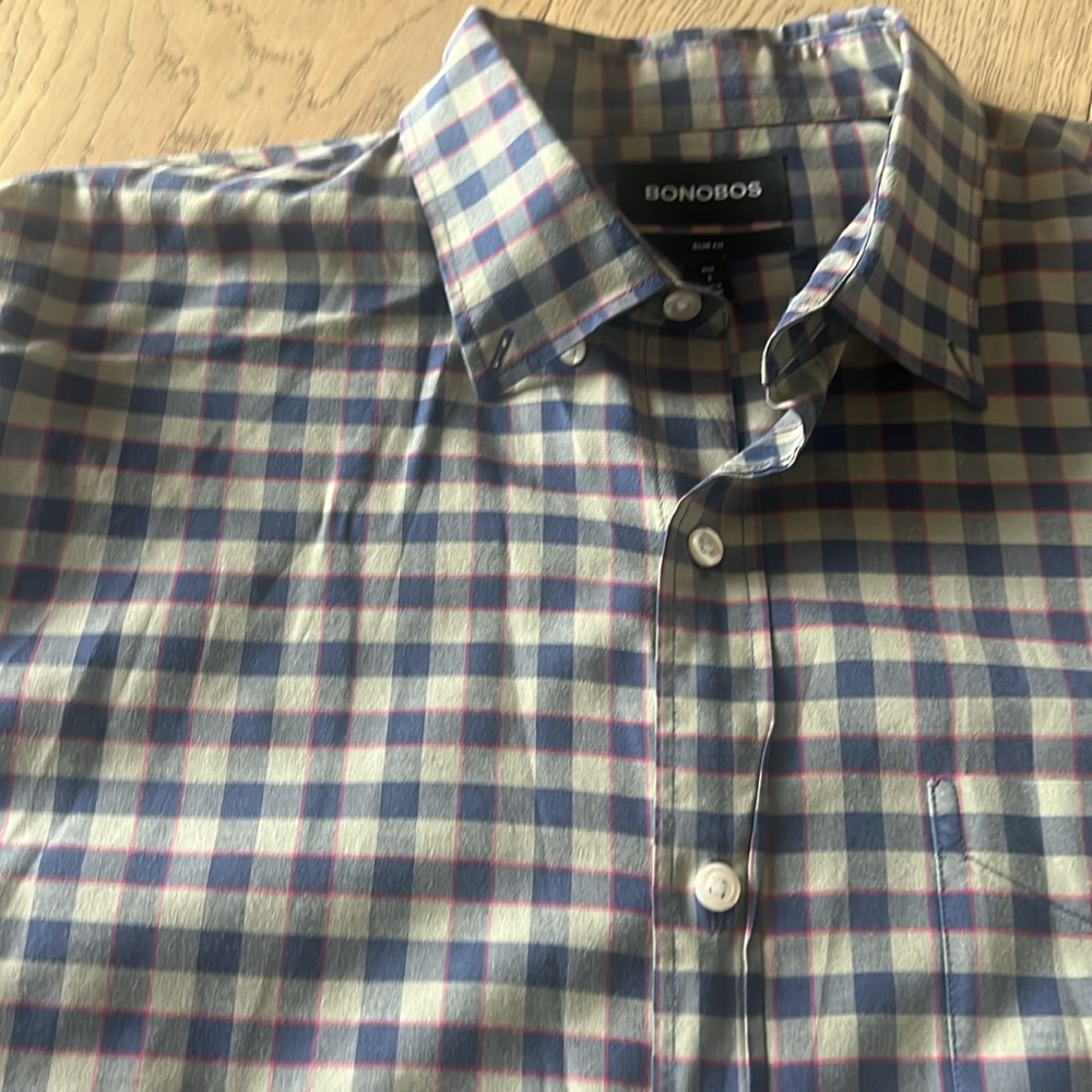 Bonobos slim fit button down. Excellent condition. Size large.